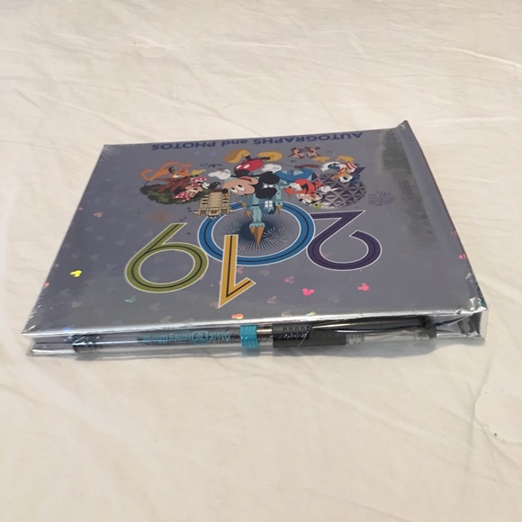 Mickey Mouse and Friends Autograph and Photo Album - Picture 3 of 7